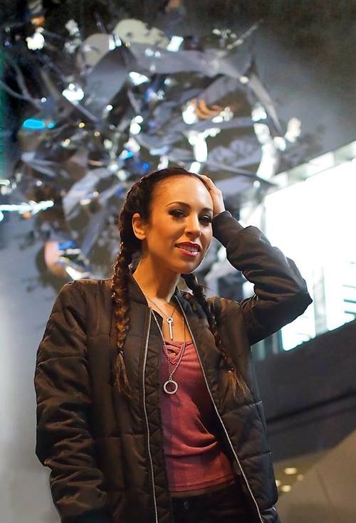 Janna Hurmerinta, poplaulaja, lauluntekijä ja pianisti