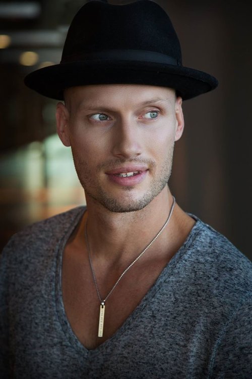Kim Herold, laulaja, lauluntekijä, malli